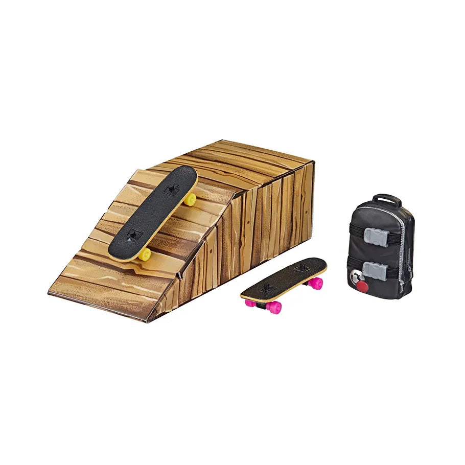 Fortnite Victory Royale Series: Back Board Banana & Cuddle Rider Accessory with ramp