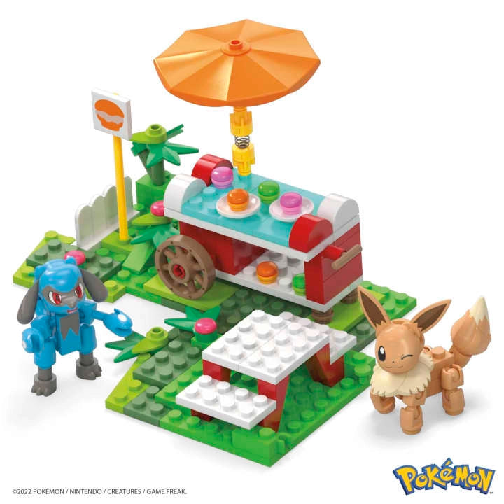 Pokémon Mega Build Pokémon Picnic Set 163pc. : Eevee & Riolu Built and Displayed