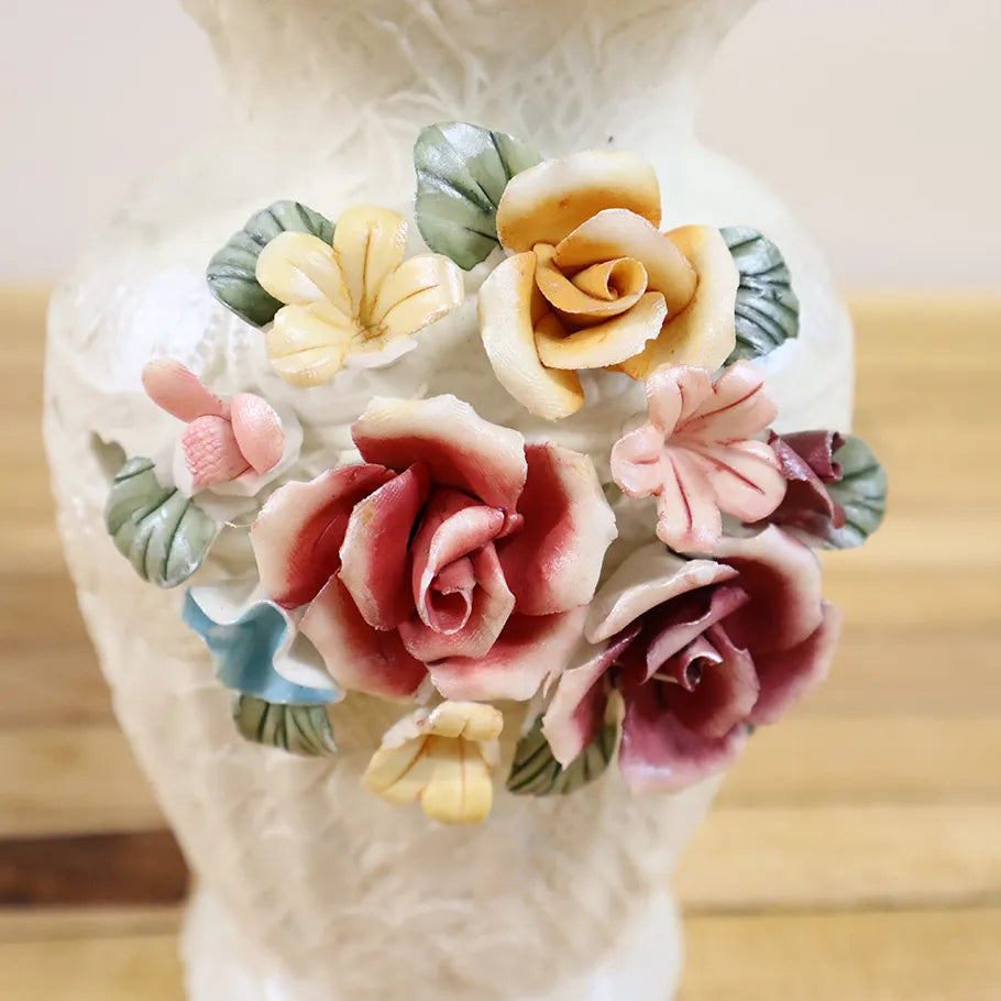 Vtg Italian Capodimonte style Porcelain Vase & Reina Califa Plate Flower Roses Flower Vase 1 Close up