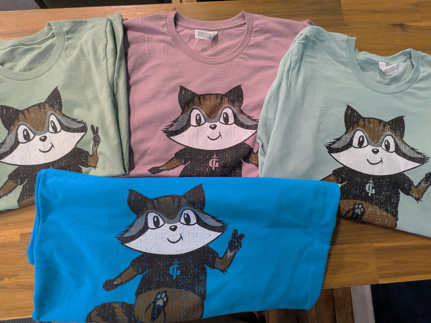 Geek Peek Official T-Shirt Peace Racoon "Can I Has Sparkleboard" 2025 Drop